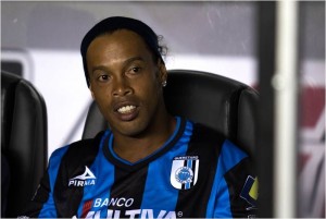 ronaldinho queretaro bench