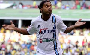 ronaldinho shrugging