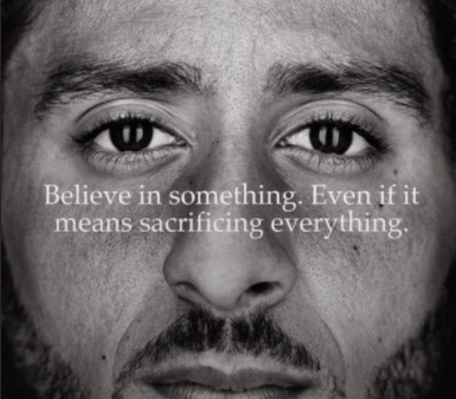 colin-kaepernick-photo-with-text-believe-in-something-even-if-it-means-sacrificing-everything-vocabulario-en-inglés