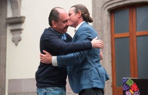 a symbolic hug between descendants of moctezuma and hernán cortés