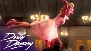patrick swayze catching jennifer gray in dirty dancing--vocabulario en inglés--time of your life